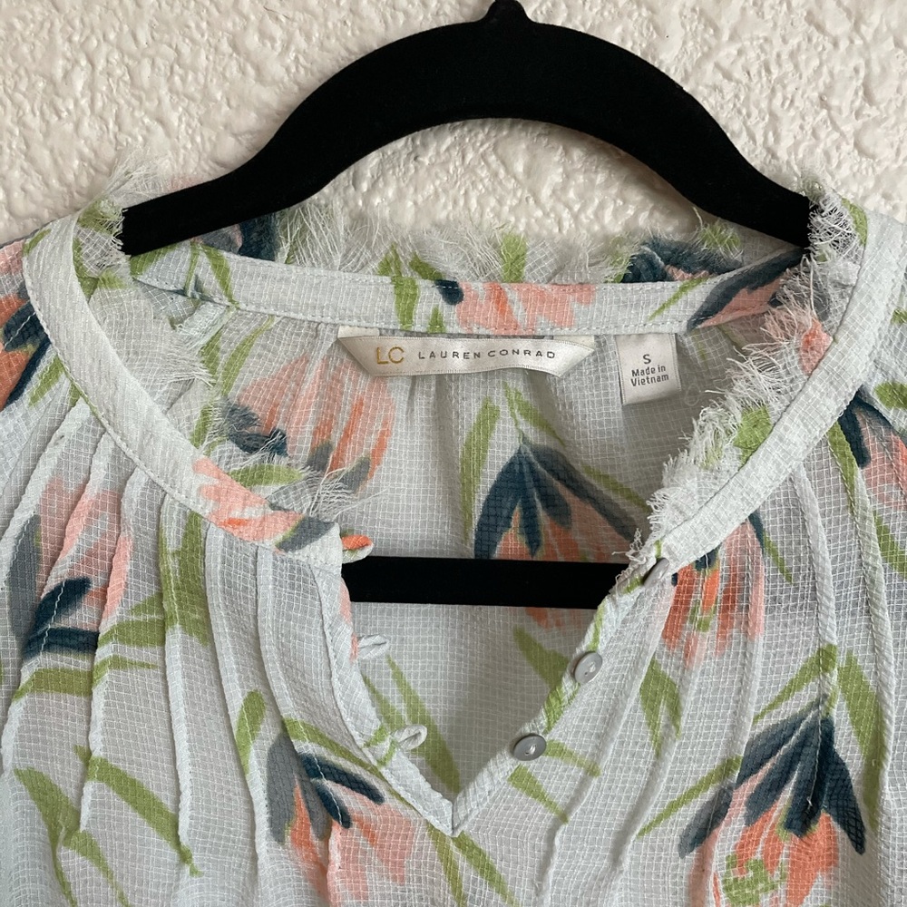 LC blouse with spring pattern! - Picture 2 of 4